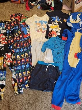 Sonic Clothes sz 6
